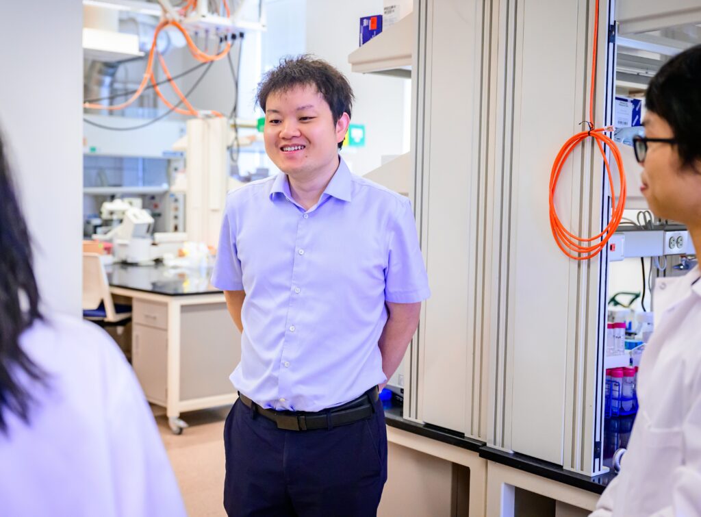 🌟 Congrats to Associate Prof. Hua Wang on 2 major awards!
🏆 BMES-CMBE Rising Star Award
🏆 AAEV Young Investigator Award
His lab's breakthroughs: next-gen tumor exosome vaccines, mRNA cancer vaccines &amp; immune cell engineering technologies
🔗 matse.illinois.edu/news/78836