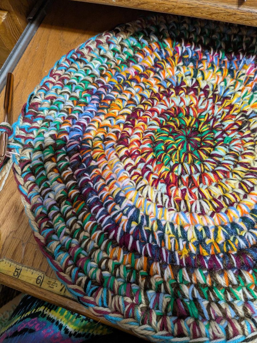 debscrochet's tweet image. Here&apos;s an update on the next crochet project. It&apos;s going to be a basket. I use up what ever odd strings, yarns, threads from past projects or just can&apos;t find a use for other wise. I love the randomness of it. Maybe i&apos;ll finish it today