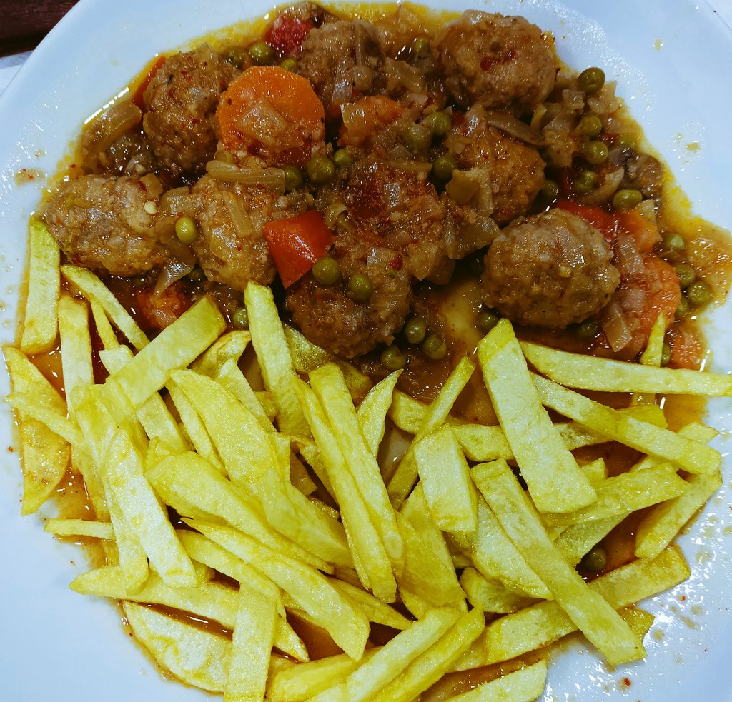 mariobadia's tweet photo. #BarElFaro
#PubillaCasas
#Hospi
@Esmorzarsdefor1
@EsmorzarsLleida
- Braó esmicolat amb 'cachelos'
- Pop
- Galta i galtes
- Mandonguilles
- Bacallà amb samfaina
Com diria l'admirat @Bernievinyes :
"Pa que más"
@belvic25 @pepmillan79
La felicitat si es busca, la trobes. https://t.co/Y5Crb15bRW