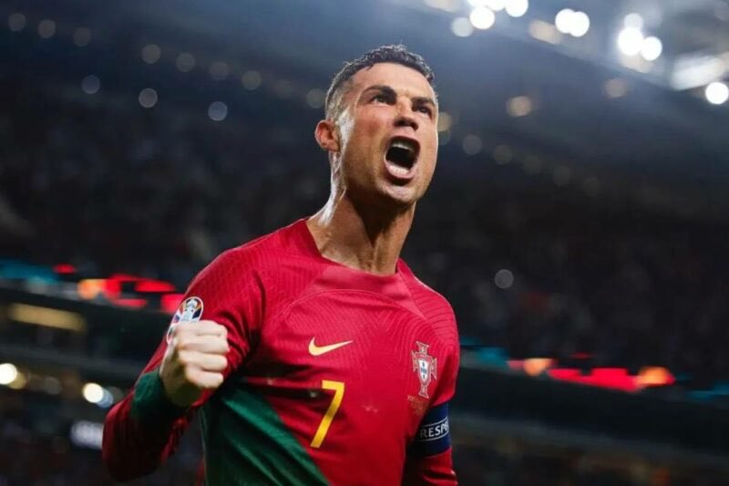 🇵🇹 Portugal vapuleó a la selección de Armenia🇦🇲 9 a 1 y clasificó al #mundial2026 

🏆 Será su 9na participación en una copa del mundo. Su mejor actuación fue el 3er puesto en Inglaterra ‘66.

7️⃣ Cristiano Ronaldo vuelve a jugar una copa del mundo. ¿La última?