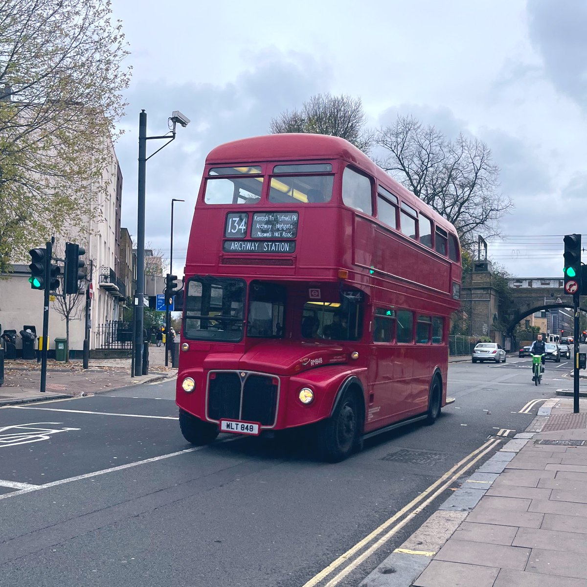 mintydk's tweet photo. London Bus #routemaster #kentishtown #london https://t.co/X3Emb2Qygx