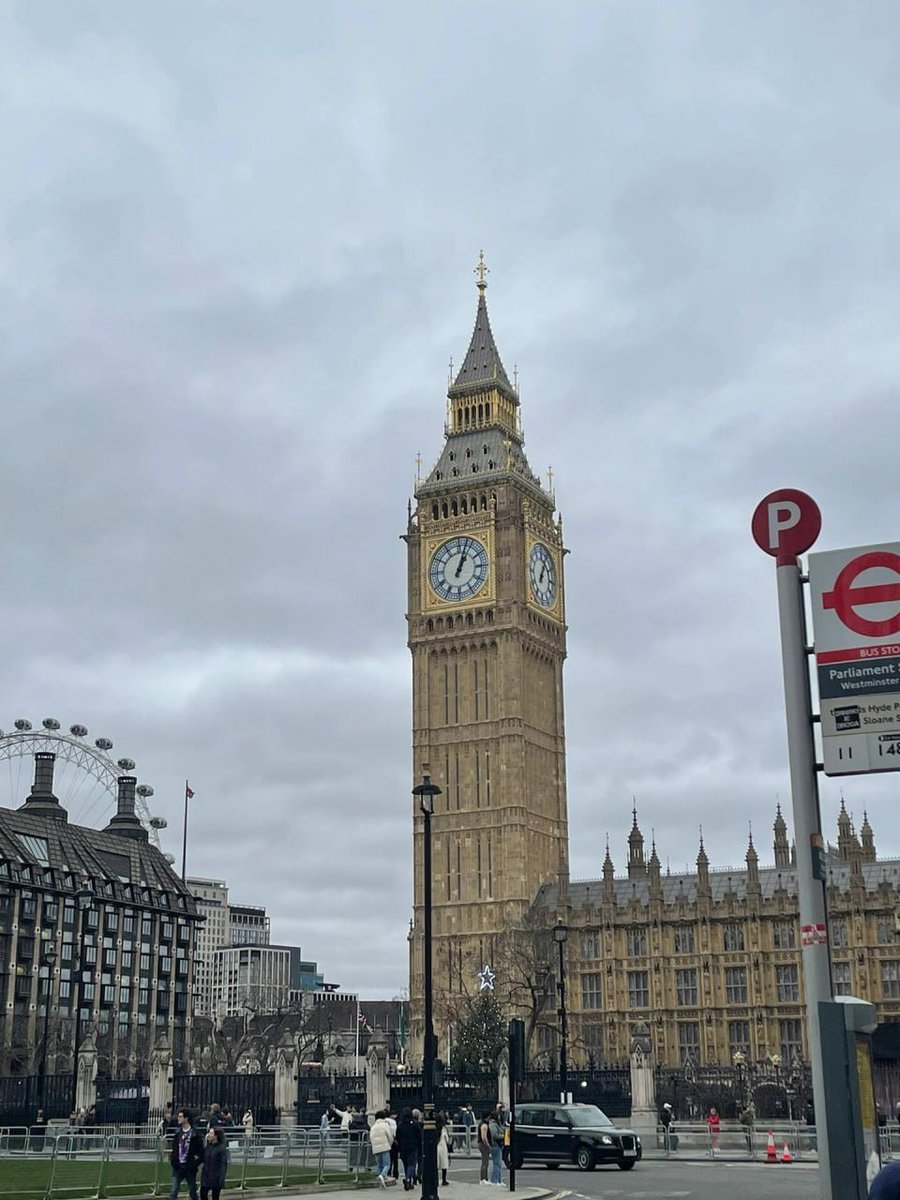 pavanbahl's tweet photo. The weather is nice in London today.☁️ https://t.co/VGMe1P02nC