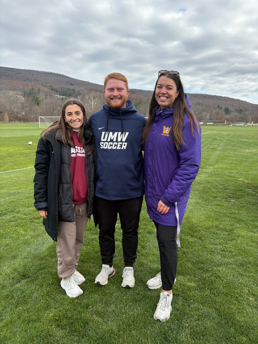 Buffalo_AT's tweet image. When three UB MSAT alumni cross paths at the NCAA Championships, it deserves a shout-out! 🙌⚽️
Emma Meore ’21 (Vassar), Ryan Boyette ’25 (Mary Washington), and Jayden Metade ’24 (Williams) before the first round of the NCAA Women’s Soccer Championships. #UBuffalo #UBSPHHP #Alums