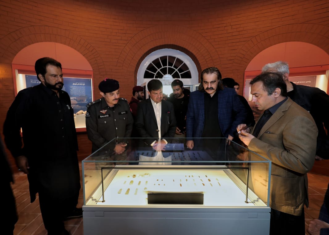 KITEProjectDoT's tweet photo. The #DerajatMuseum was inaugurated in DI Khan by former Chief Minister of KP, @AliAminKhanPTI. Established with the support of the World Bank-assisted @KITEProjectDoT by  @KPDOAMOfficial.

The ceremony was attended by MNA @FaisalAminKhan &amp; Secretary @TCAKPGovt. #KITEDoT 1/ https://t.co/uDmOfBBLhM
