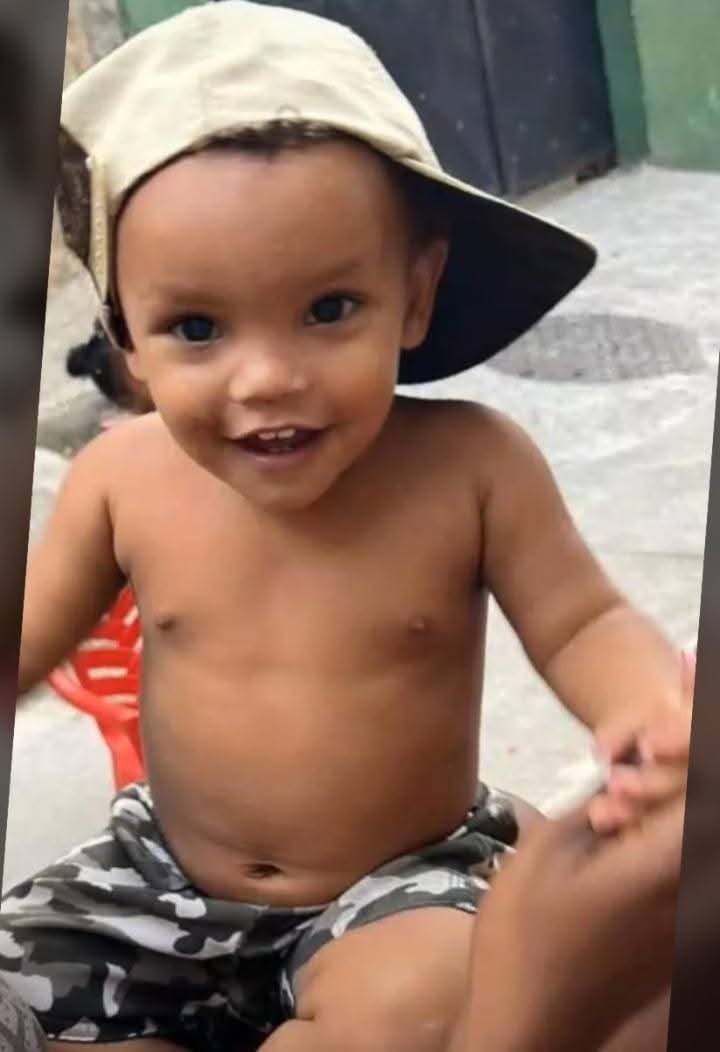 Hoje o dia é desse menor aqui, parabéns meu amor, pelo um aninho de vida, q Deus continue te abençoando, protegendo, dando muita saúdes, tudo de maravilhoso p meu pequeno. Muitas chuvas de bençãos, pro meu pivetinho 🥰👏🏽🎂🎉🎊🥳♥️