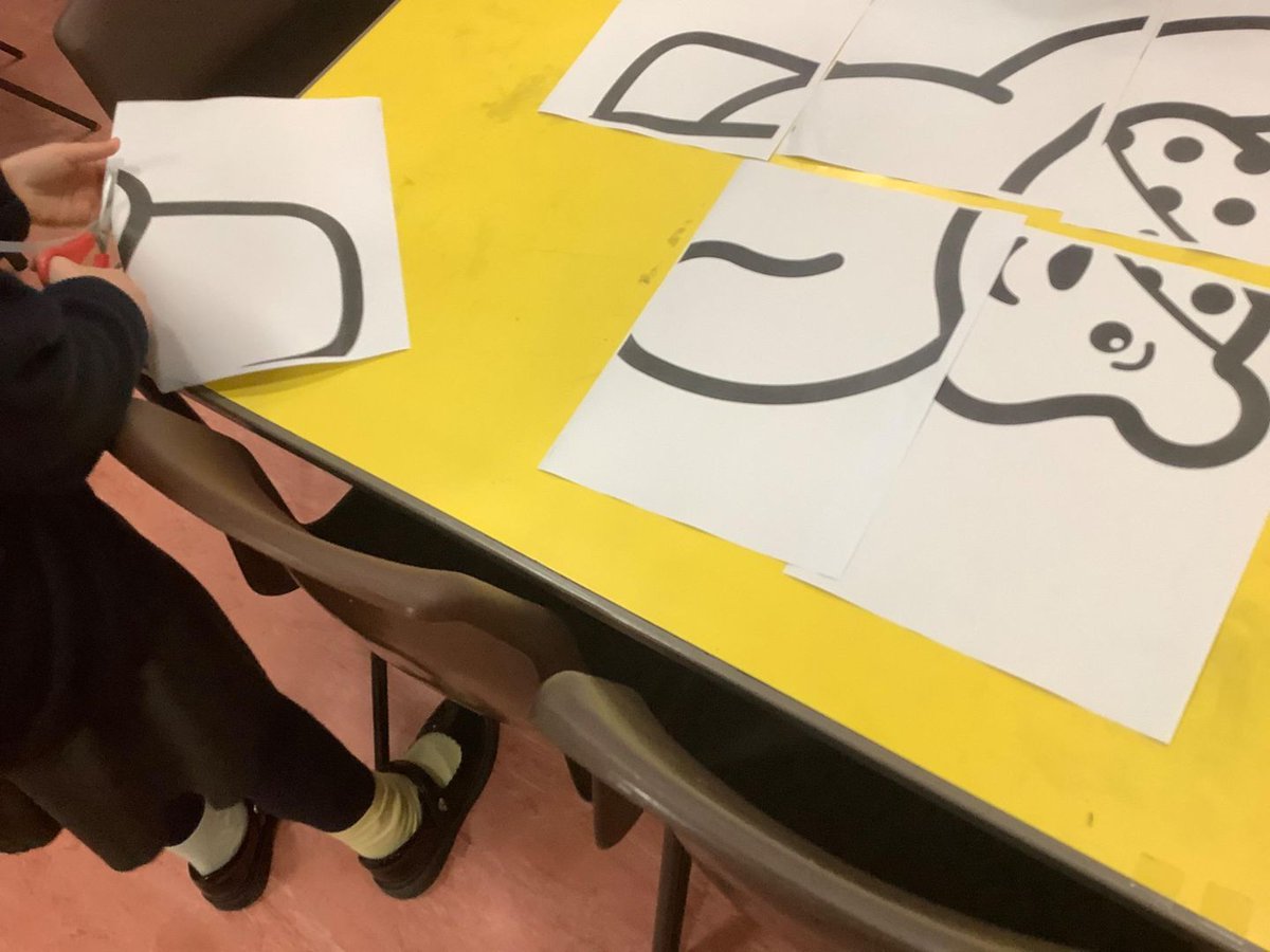 💛 Teamwork in Minimax! Our children created a giant Pudsey Bear sensory collage for Children in Need. They cut, assembled, and explored different yellow textures before proudly displaying their masterpiece. 🐻✨ #ChildrenInNeed