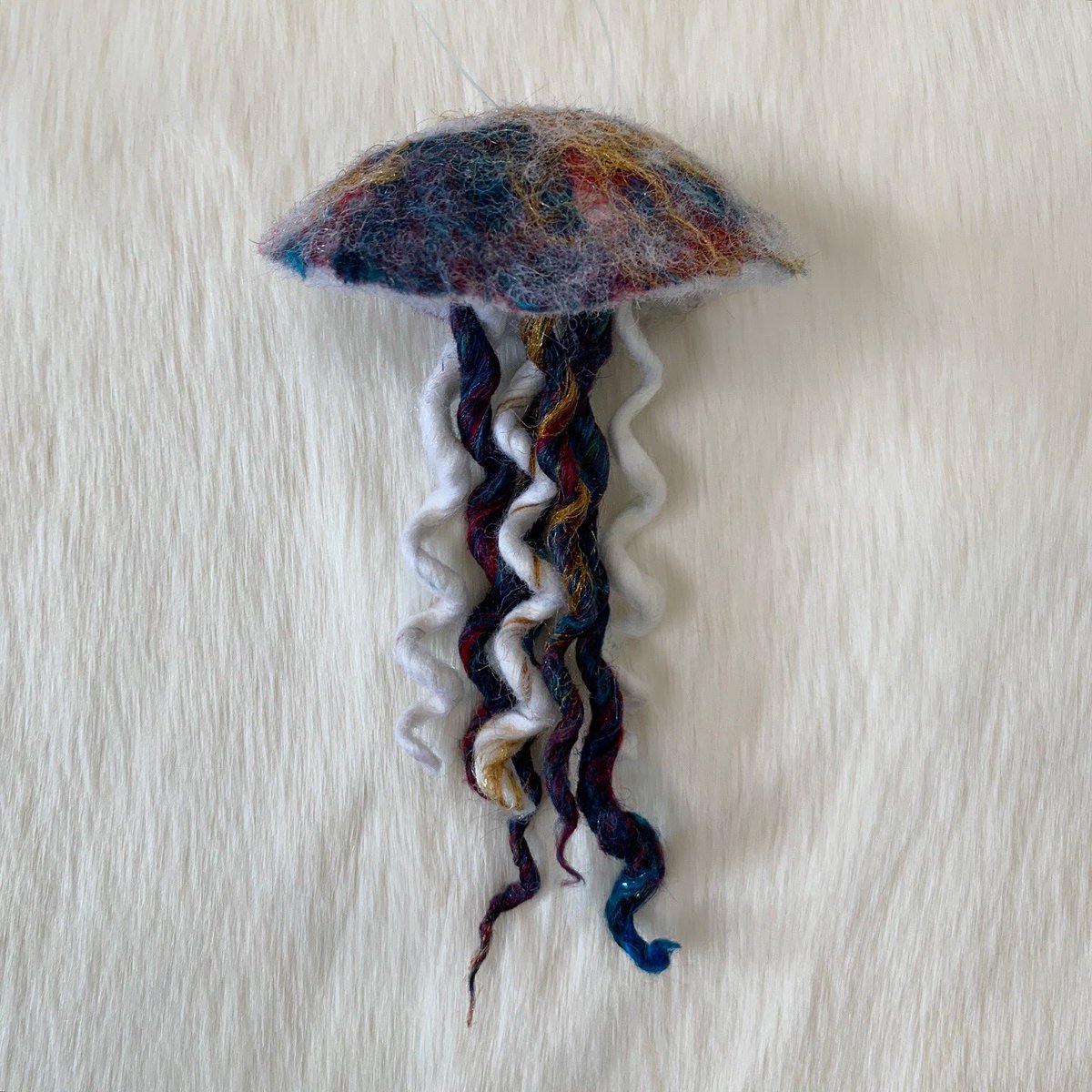 Mermade Felting Gifts ~Felted Jellyfish Christmas Berry Colors🌬️🪼🤍🧜🏼‍♀️ 
A Felted Jellyfish Tutorial is live on SnowflakeForest Felting YouTube Channel ~Happy Felting!
youtu.be/-5qDoT6TdtM?si…