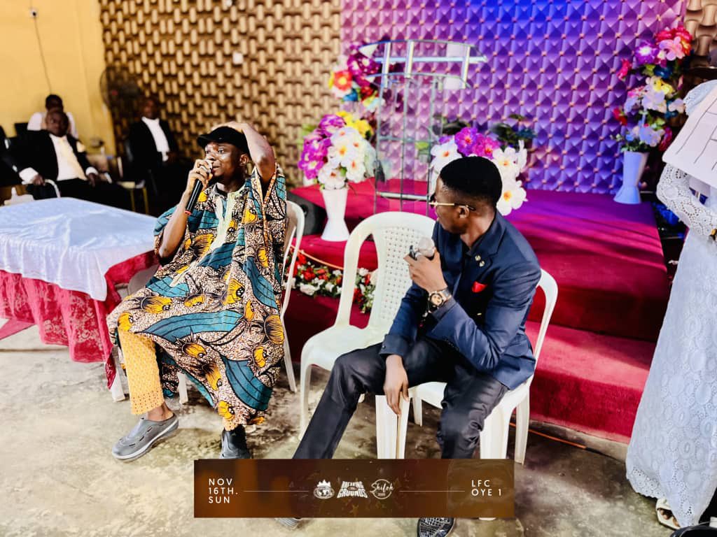 WcfFuoye's tweet photo. Joel's Company ministration wass super powerful ๐ฅ๐คฒ๐พ as we learnt that Praise activates Hanging prophecies over our lives
#Wcfites
#Wcfuoye
#Lfcoye1
#Winnerschapel
#3rdpreshilohencounterservice
#Annointingservice
#Sunday๐ฅฐ https://t.co/q6XipwNlz6