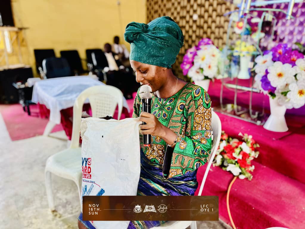 WcfFuoye's tweet photo. Joel's Company ministration wass super powerful ๐ฅ๐คฒ๐พ as we learnt that Praise activates Hanging prophecies over our lives
#Wcfites
#Wcfuoye
#Lfcoye1
#Winnerschapel
#3rdpreshilohencounterservice
#Annointingservice
#Sunday๐ฅฐ https://t.co/q6XipwNlz6
