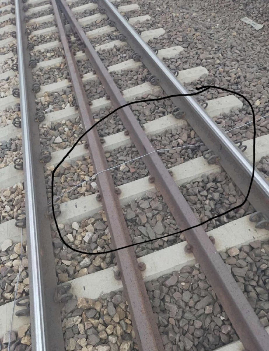 christogrozev's tweet image. New act of sabotage on Polish rail track near Warsaw. Track to Rzeszow, the main artery for deliveries to Ukraine. Appears to be a remote detonation via a long (300m) electric cable that leads to a nearby parking lot.