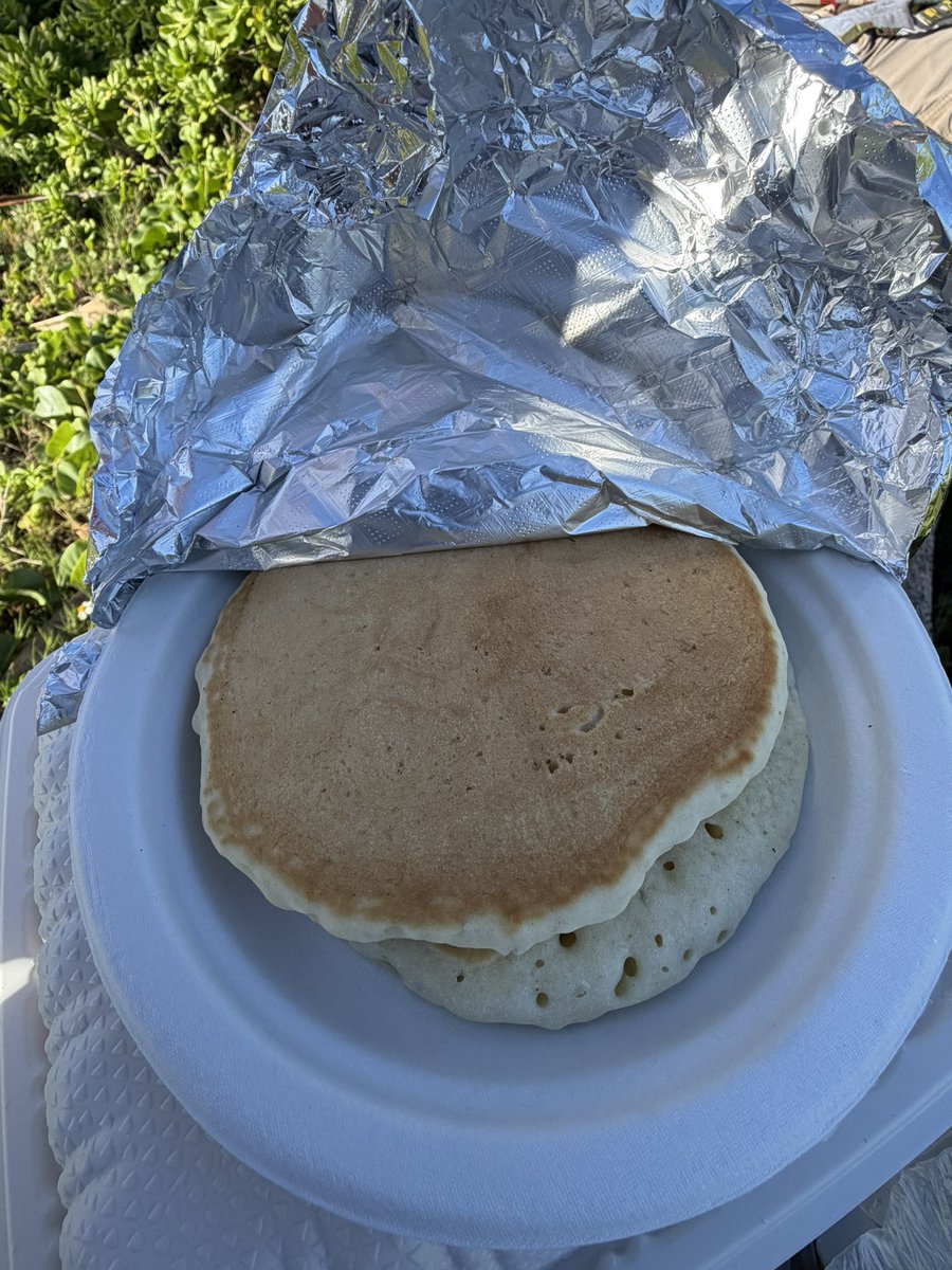 hashphish's tweet image. I am in Hawaii🌺 and so I had to go and eat at the Hukilau Cafe from the 50 first dates movie.🥞😋