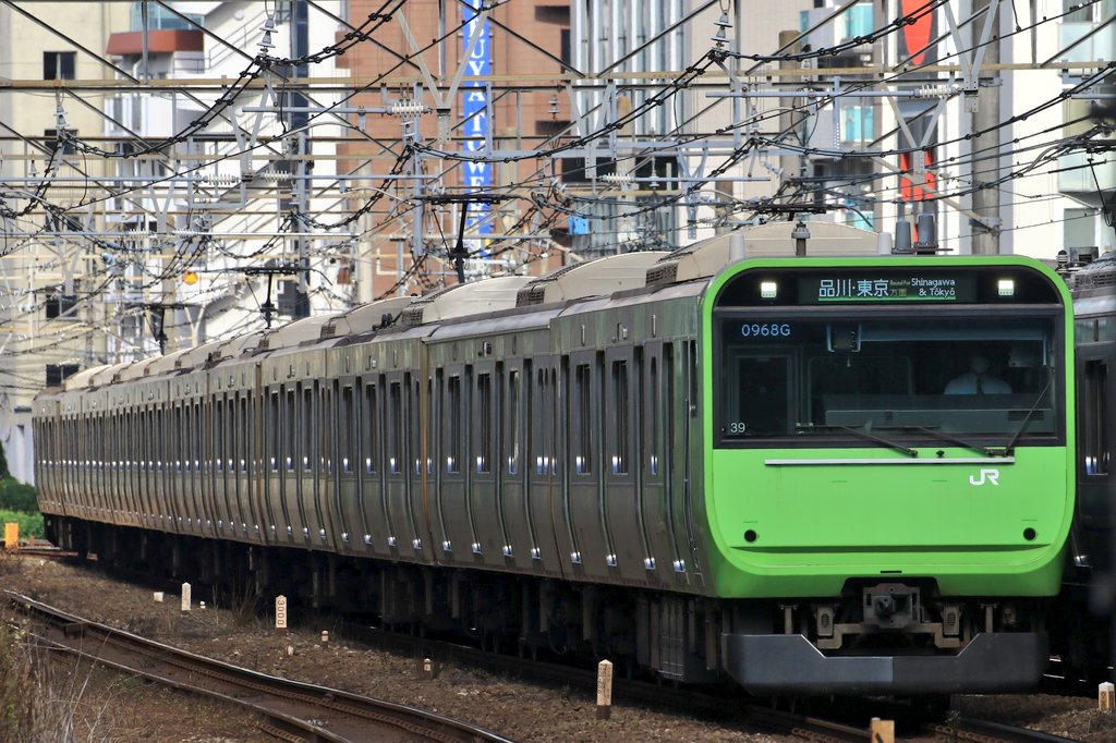 東京到着後は、20数年ぶりに恵比寿駅へ！ 噂のE235系を撮影。 両方拝め