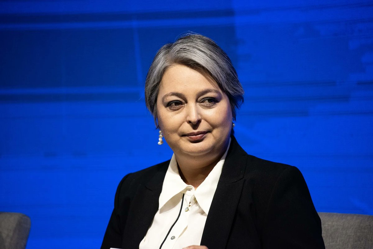 Ocho candidatos se disputan el llegar a La Moneda, la casa del Ejecutivo chileno, aunque Jeannette Jara, exministra de Boric, parte como favorita. Si no logra la mayoria, se espera una segunda vuelta o balotaje el 14 de diciembre. #Chile #Elecciones2025 #ChileVota