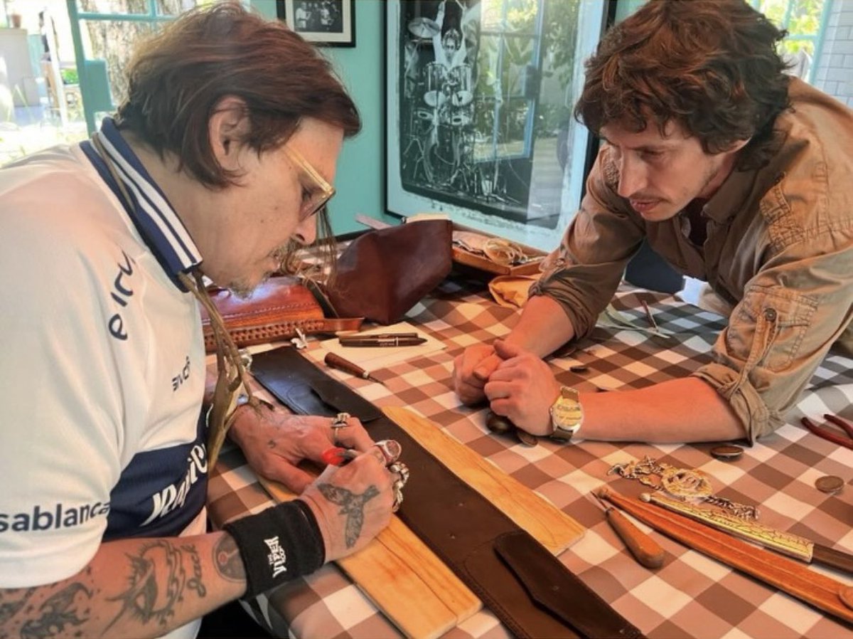 JerrieDepp's tweet image. Creative vibes in the air! ✨ New photos of God Dad (#JohnnyDepp) getting hands-on with crafting alongside nicanorcrotto (IG) in Argentina 🇦🇷🫶🏻 

(Repost from nicanorcrotto’s IG)