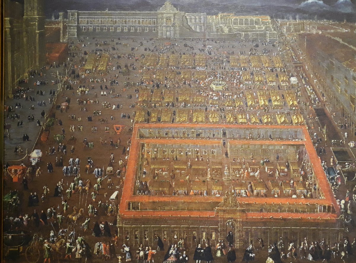 Históricamente, el zócalo ha sido el lugar donde el pueblo mexicano se ha manifestado, de manera pacífica o violenta, frente al epicentro del poder regional o nacional, el Palacio Nacional. El 8 de junio de 1692 se reunió una multitud de mestizos, indígenas y miembros de castas