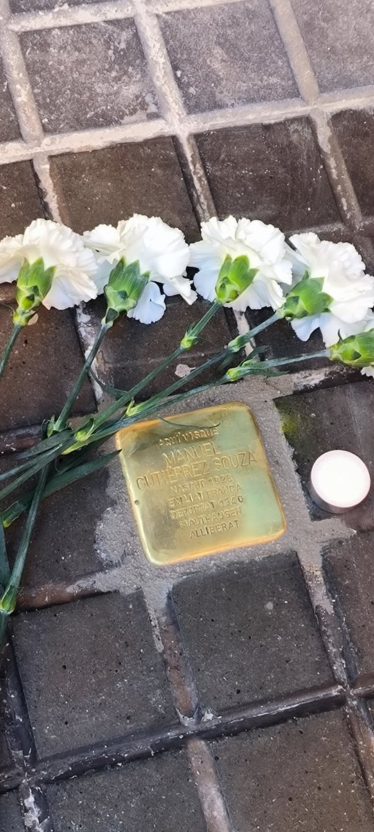 fralhu's tweet photo. @catmemoria @LHAjuntament @efemarq Jornada de record #stolpersteine a L'Hospitalet. Noves llambordes en record dels deportats als camps nazis. https://t.co/JzM8xpv8Nz