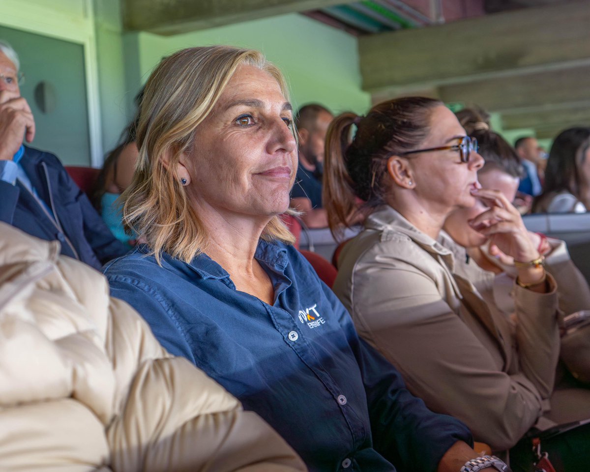 🤍💙 Agradecimiento por el apoyo institucional al equipo blanquiazul en el palco del Heliodoro durante el encuentro ante el Granada CF 🫶🏻

Un honor contar con la presencia de Felipe Miñambres, presidente del CD Tenerife; Yolanda Moliné, consejera de Deportes del Cabildo; Marta
