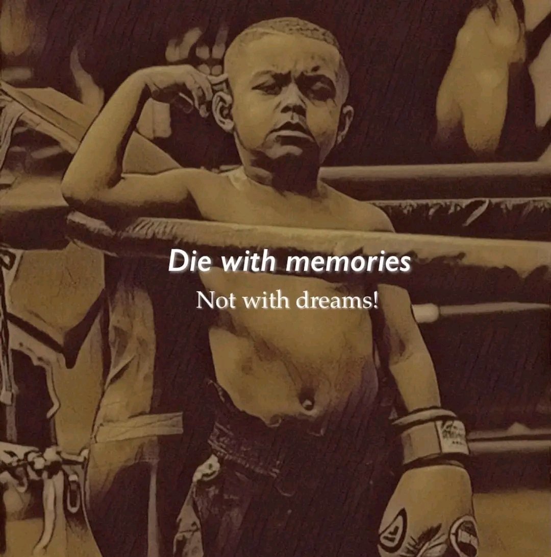 DearS_o_n's tweet image. Die a hero.