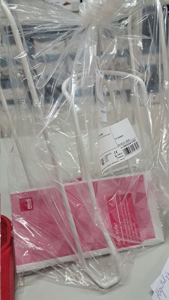 BSuhic's tweet image. Ukoliko netko treba nositi kompresivne čarape, ima pomoć za oblačenje. 👇
Hospitalija; €35 - na temu je malo manje. 
Obzirom da znam da su ljudi plaćali osobe za oblačenje, eto.. 
Ima i za obične čarape € 9. 👇
#compression leggings, #veins  #healthcare #help