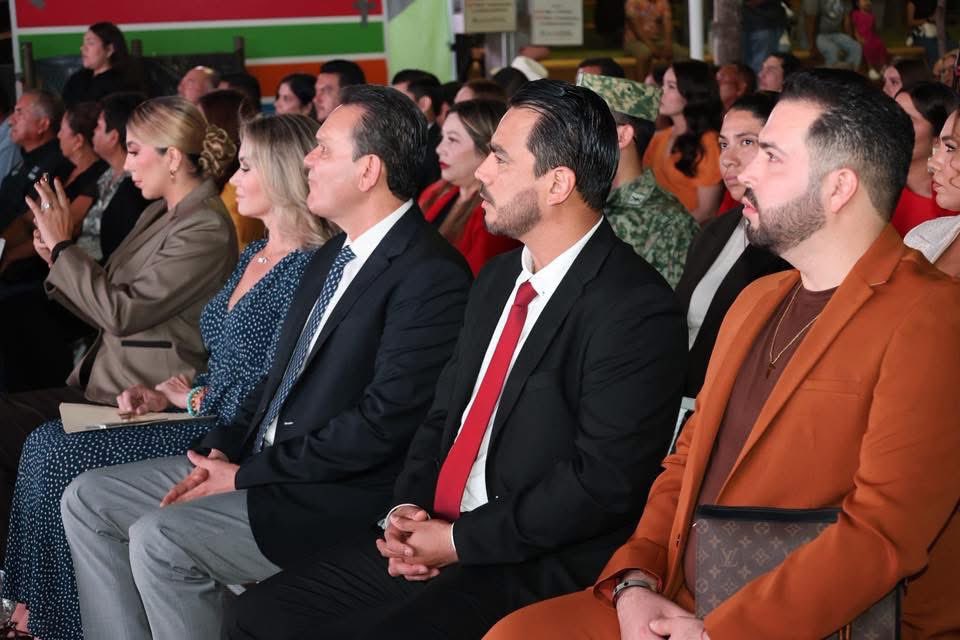 En Elota los resultados son palpables, con gran sentido social y responsabilidad. Felicito a mi amigo Richard Millán, presidente municipal, por su primer informe. Es sin duda un Elota con grandes cambios que responde a las necesidades de las y los Elotenses. Enhorabuena.