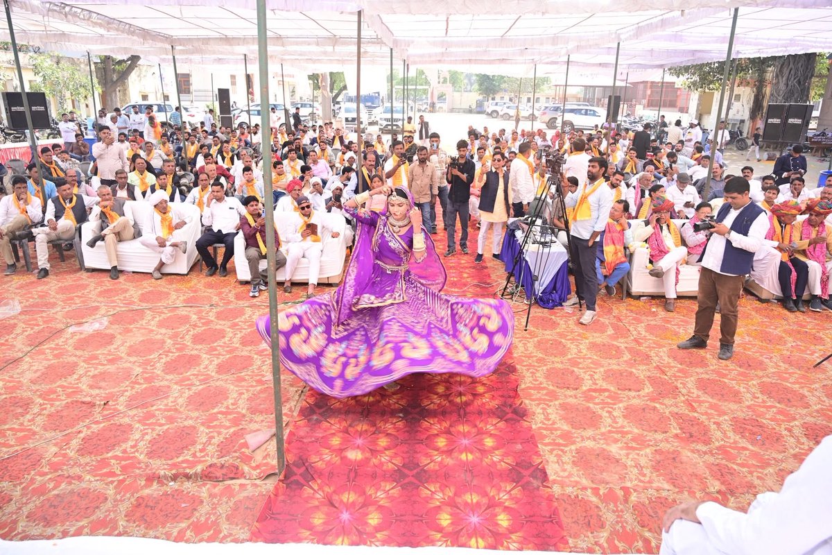 BirSharmaJaipur's tweet image. अखिल भारतीय हरियाणा गौड़ ब्राह्मण महासभा के तत्वाधान में हरियाणा गौड़ ब्राह्मण समाज धर्मशाला, अजमेर रोड, बड़ के बालाजी, बगरू में युवा संघ द्वारा आयोजित दीपावली स्नेह मिलन समारोह के भव्य कार्यक्रम में शामिल होने का सौभाग्य प्राप्त हुआ। 

(1)..
#Diwali2025 #SnehaMilan
