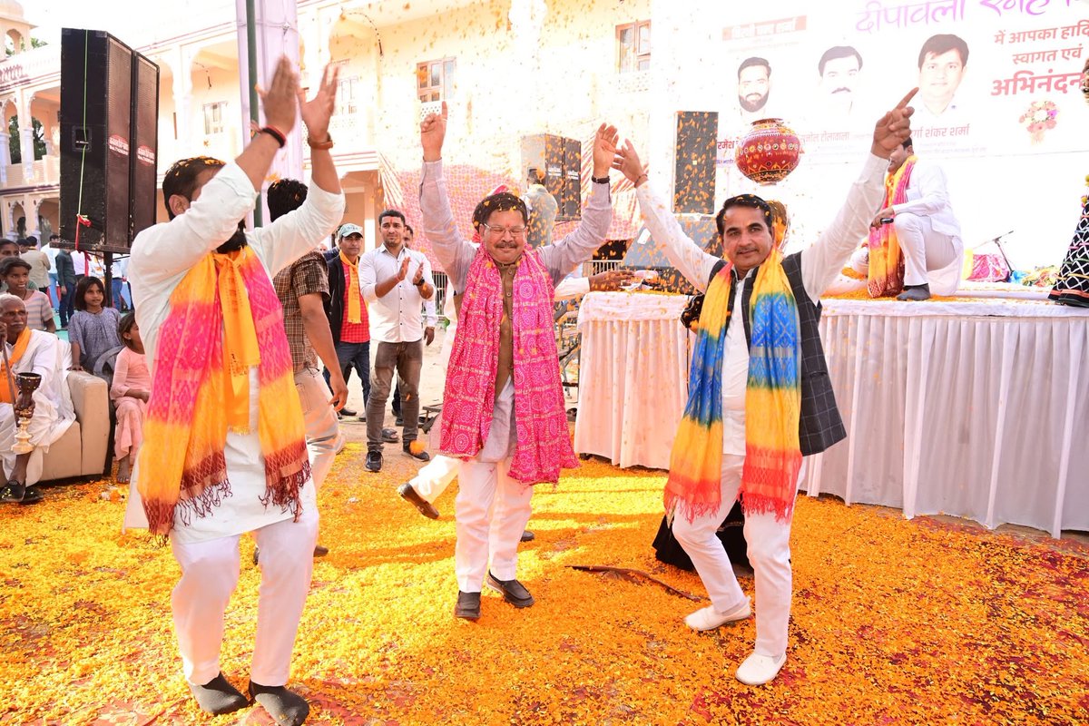 BirSharmaJaipur's tweet image. अखिल भारतीय हरियाणा गौड़ ब्राह्मण महासभा के तत्वाधान में हरियाणा गौड़ ब्राह्मण समाज धर्मशाला, अजमेर रोड, बड़ के बालाजी, बगरू में युवा संघ द्वारा आयोजित दीपावली स्नेह मिलन समारोह के भव्य कार्यक्रम में शामिल होने का सौभाग्य प्राप्त हुआ। 

(1)..
#Diwali2025 #SnehaMilan