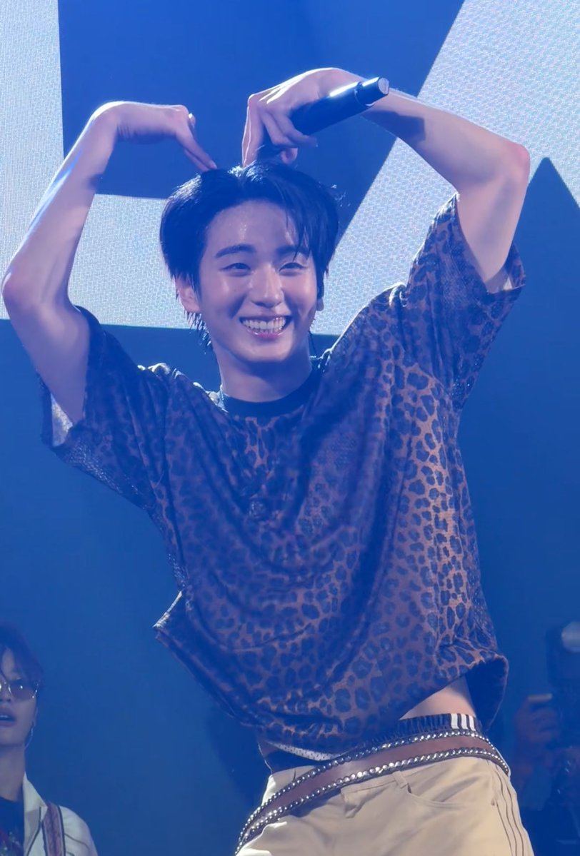 yellowplusblue_'s tweet image. หัวใจดวงโตอินบางแสน🫶🏻🥹

#TadATLAS #TadThapana 
#BangSaenFest2025xATLAS