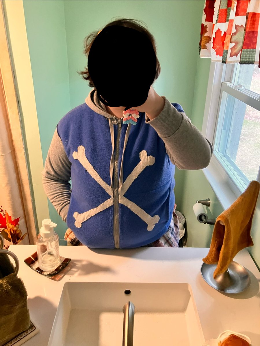 Jaiconator's tweet photo. i am very happy to announce that i am the beholder of the one and only crossbones hoodie
(i spliced two hoodies together with lots of thread and sheer determination)
#tsunderswap #tsunderswapsans #tsunderswapcrossbones #crossbonessans https://t.co/oTJkApNEzg