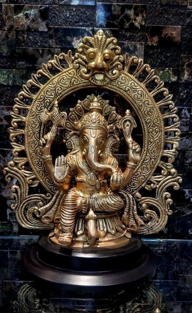 RajeshB5415228's tweet photo. “वक्रतुण्ड महाकाय सुर्यकोटि
समप्रभनिर्विघ्नं कुरु मे देव सर्वकार्येषु सर्वदा।”
 ॐ श्री गणेशाय नम:।।
 ॐ वक्रतुंडाय नमो नम:।।
 ॐ गं गणपतये नम:।।
ॐ एकदंताय नमो नम:।।
ॐ गं ॐ गणाधिपतये नम:।।
ॐ सिद्धि विनायकाय नम:।।
ॐ लंबोदराय नम:।।
 ॐ गजाननाय नम:।।
 ॐ गणाध्यक्षाय नमः।। https://t.co/FEMBxCqpJM