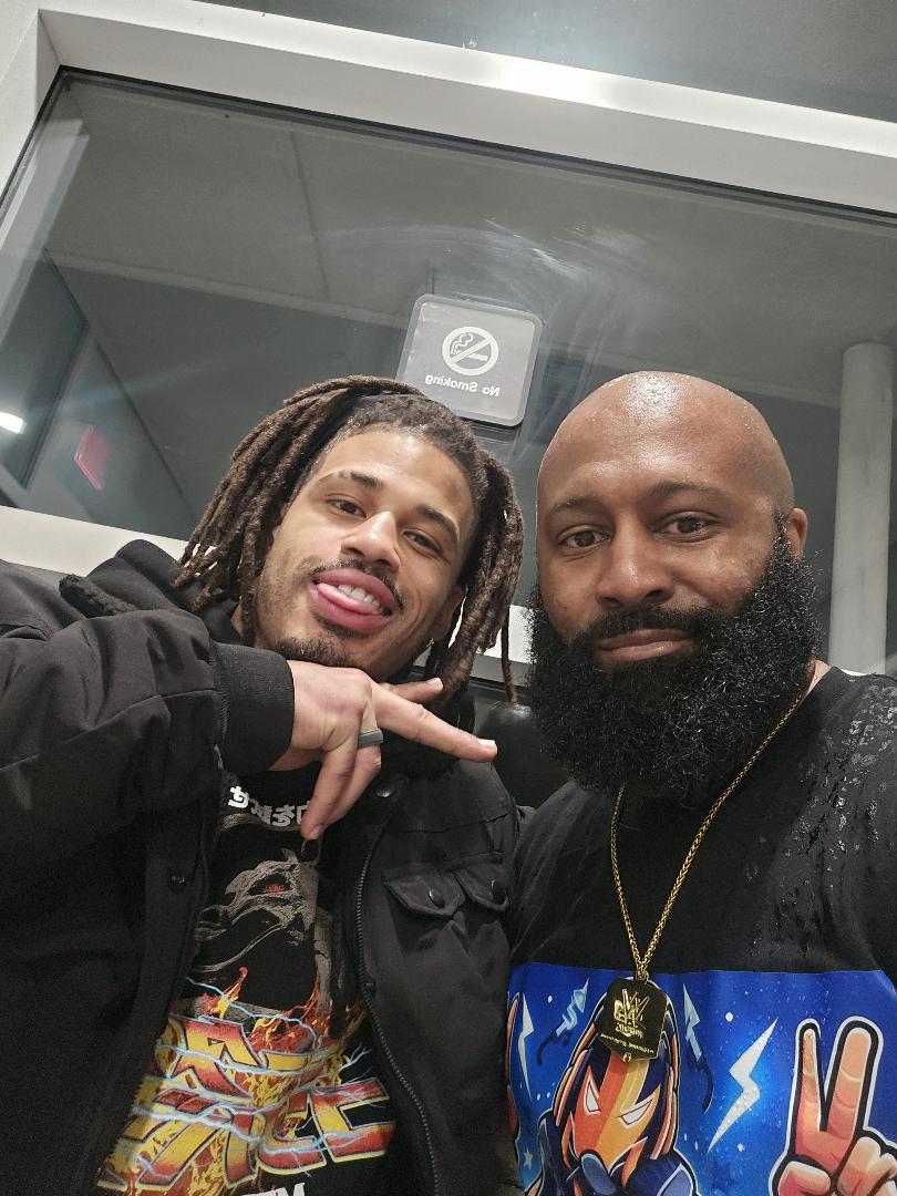 TheBell2BellPod's tweet photo. Last night, @4everblkdotcom was live at #HOGSuperclash! As you can see, he was able to link with several superstars including @realsuyung and @dezmondxavier!

Keep it locked to our social media pages as we have some BIG news coming out from this event!

#Bell2Bell https://t.co/tO2naSrQ2Q