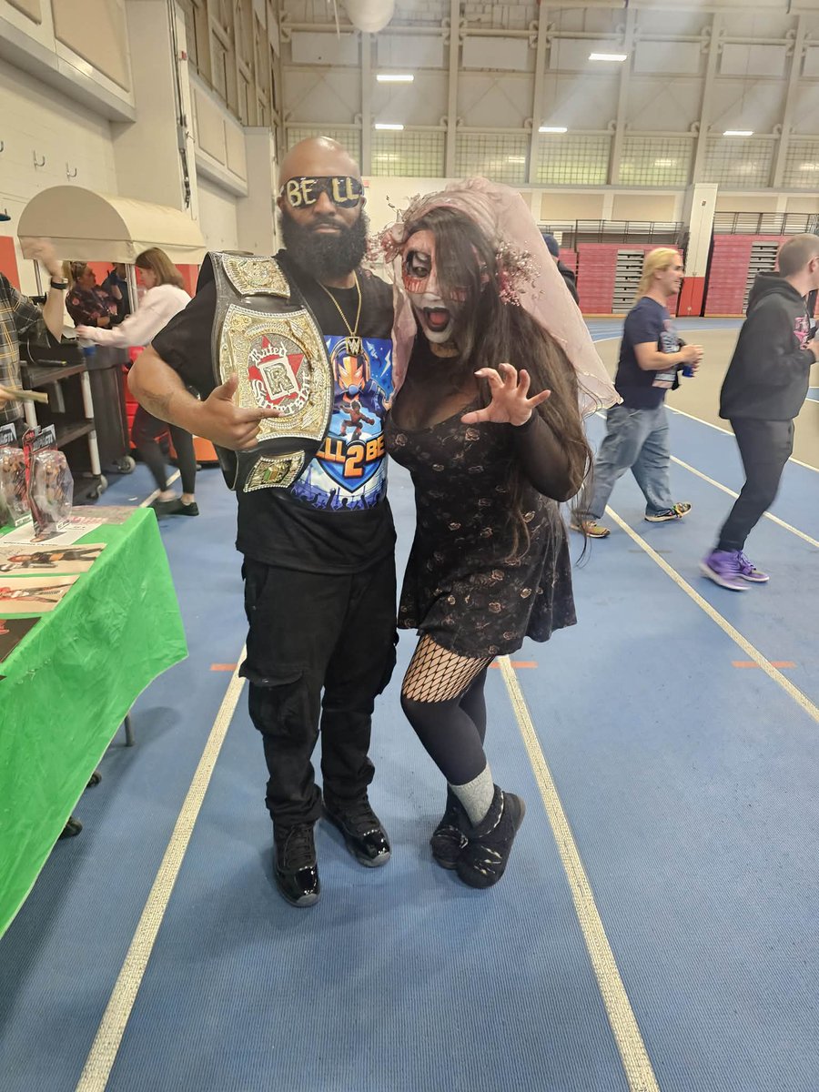 TheBell2BellPod's tweet photo. Last night, @4everblkdotcom was live at #HOGSuperclash! As you can see, he was able to link with several superstars including @realsuyung and @dezmondxavier!

Keep it locked to our social media pages as we have some BIG news coming out from this event!

#Bell2Bell https://t.co/tO2naSrQ2Q