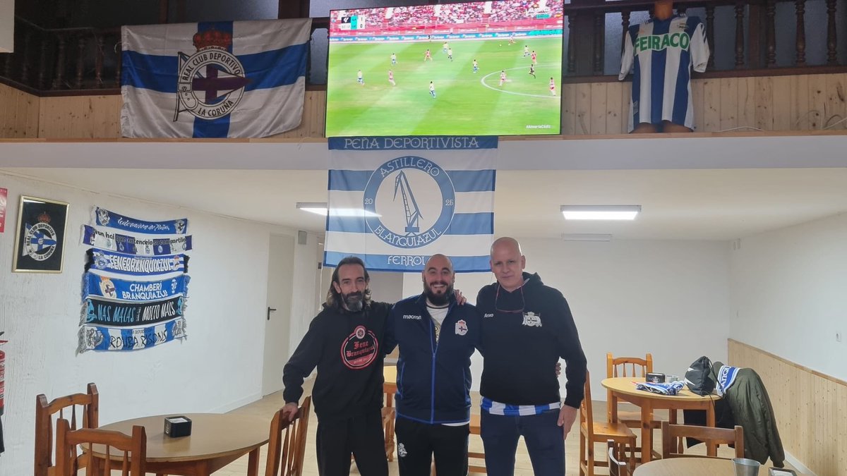 Os presidentes na sede da <a href="/PDAstillero/">Peña Deportivista Astillero Blanquiazul</a> con <a href="/FeRomeroDP/">Fer Romero de Paz</a> 

Juanjo da de Fene, Manu da de Ferrol e Anxo da de Narón