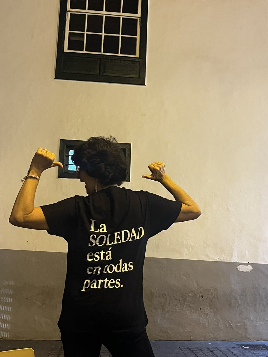 La soledad no deseada no entiende de edades, lugares ni contextos. Está presente en silencios que no siempre se escuchan.
En las #XXIornadasPalmeras, con compañeras de #EnfermeríaDeEnlace  de la #GAPTF reflexionamos sobre cómo afrontarla desde el cuidado. Este es solo el