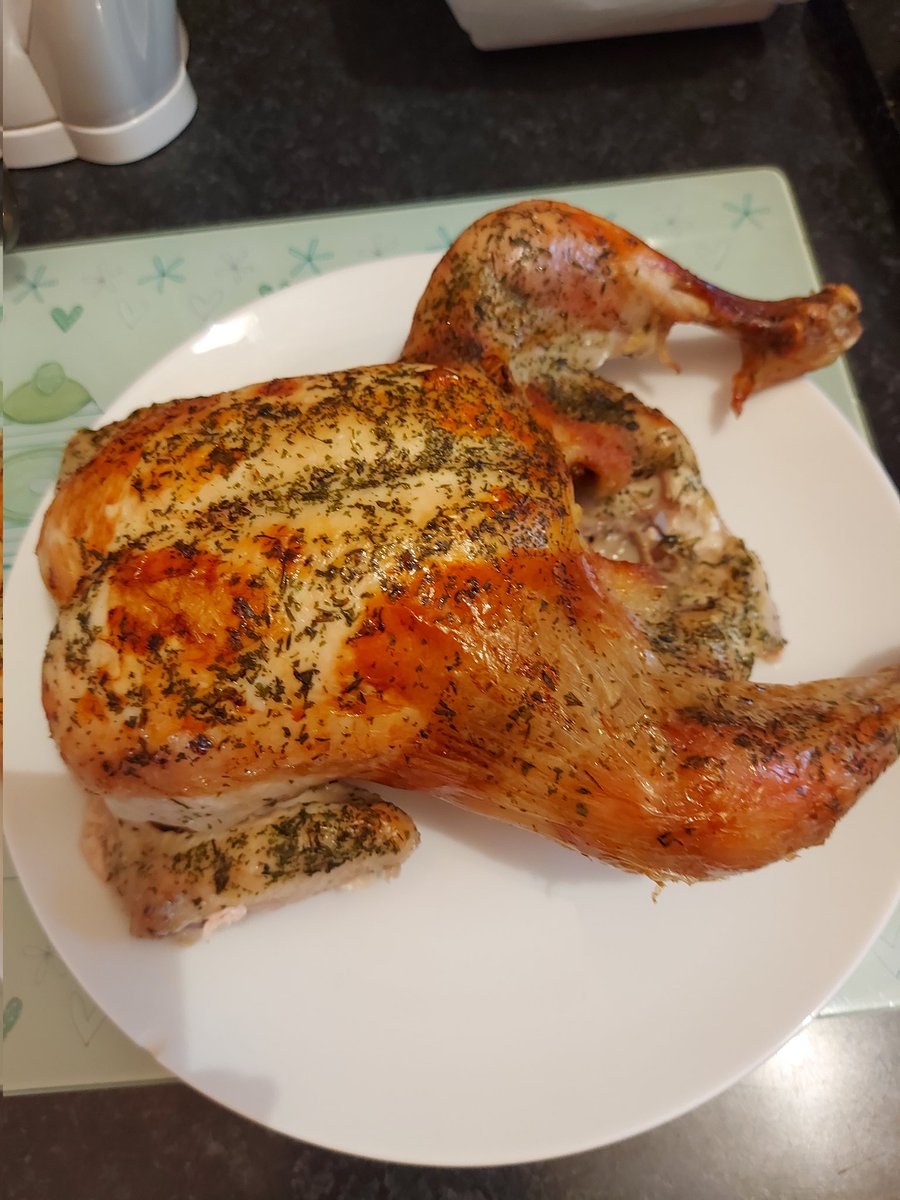 thesavvyotter's tweet image. Crispy herb-roasted chicken, fresh from the oven and ready to tickle my tastebuds 🍗 #SundayRoast #HomeCooked #BritishKitchen