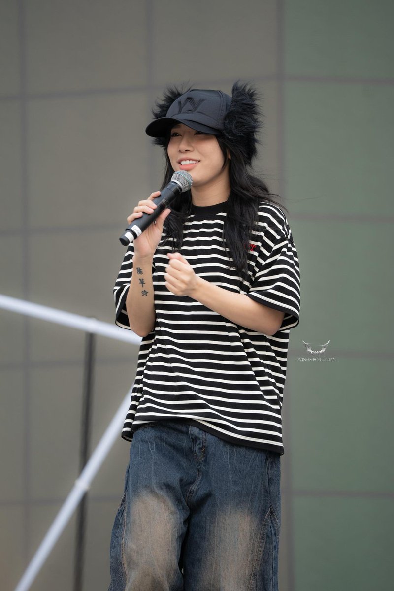 wingsforlyhan's tweet photo. [20251116] LYHAN-SOUNDCHECK at PHENIKAA UNIVERSITY
FRESHMEN MUSIC FESTIVAL K19 – SYNC CITY
Cute 🤏🐈‍⬛
#LYHAN #Viral #Soundcheck #WINGSFORLYHAN https://t.co/oNJ1CIfla8