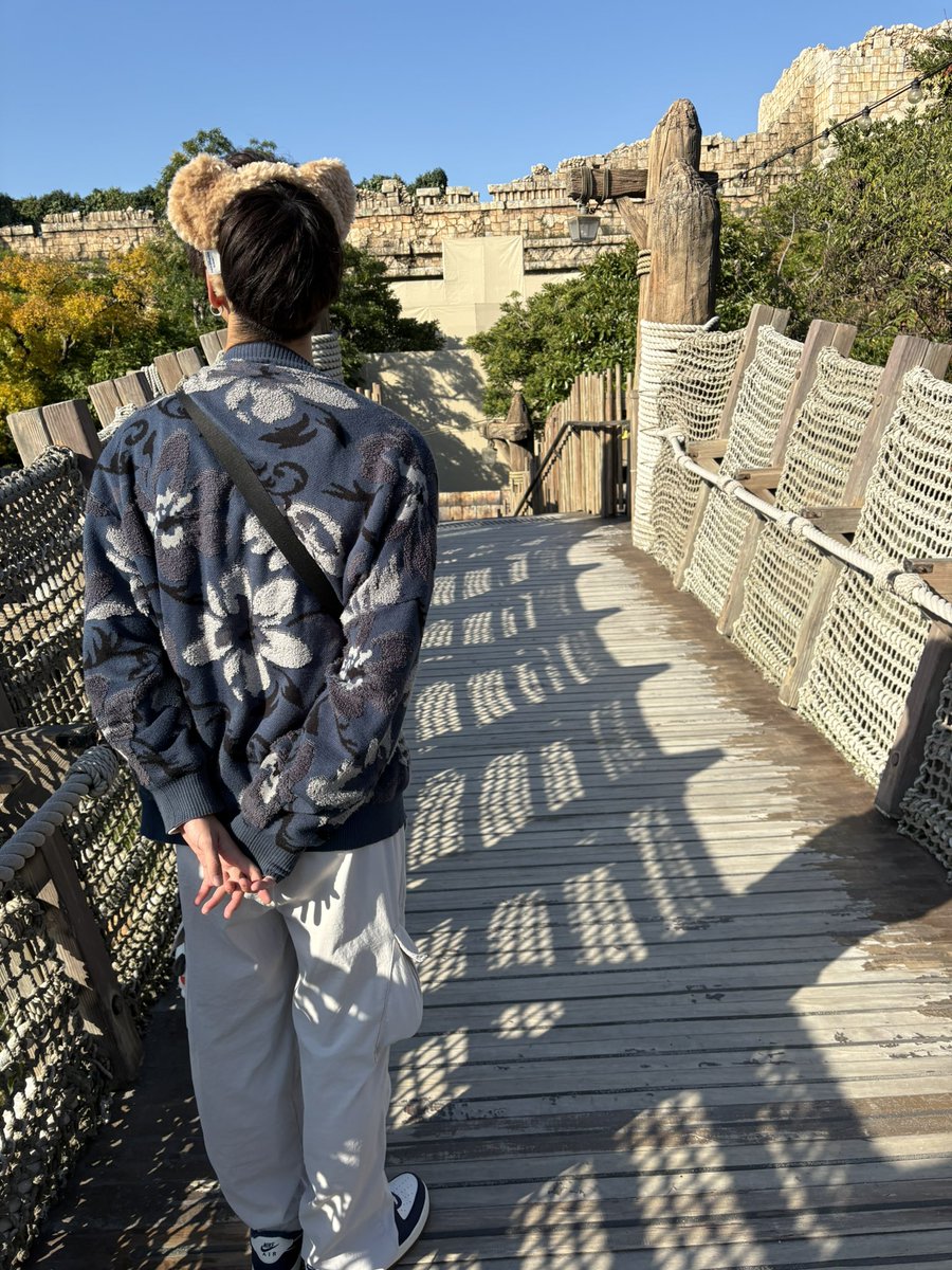 syo02808's tweet photo. な、な、なんと14日から3日間ディズニー🖤🐭にいたんだよぉ！
バリバリに楽しかったのよねぇ！

お友達はいい写真を撮りおる！最高
 #歌い手さんMIX師さん絵師さん動画師さんとPさん繋がりたい  #歌い手グループ  #おりすて  #ディズニーシー  #ディズニーランド https://t.co/AyCEeSSY57