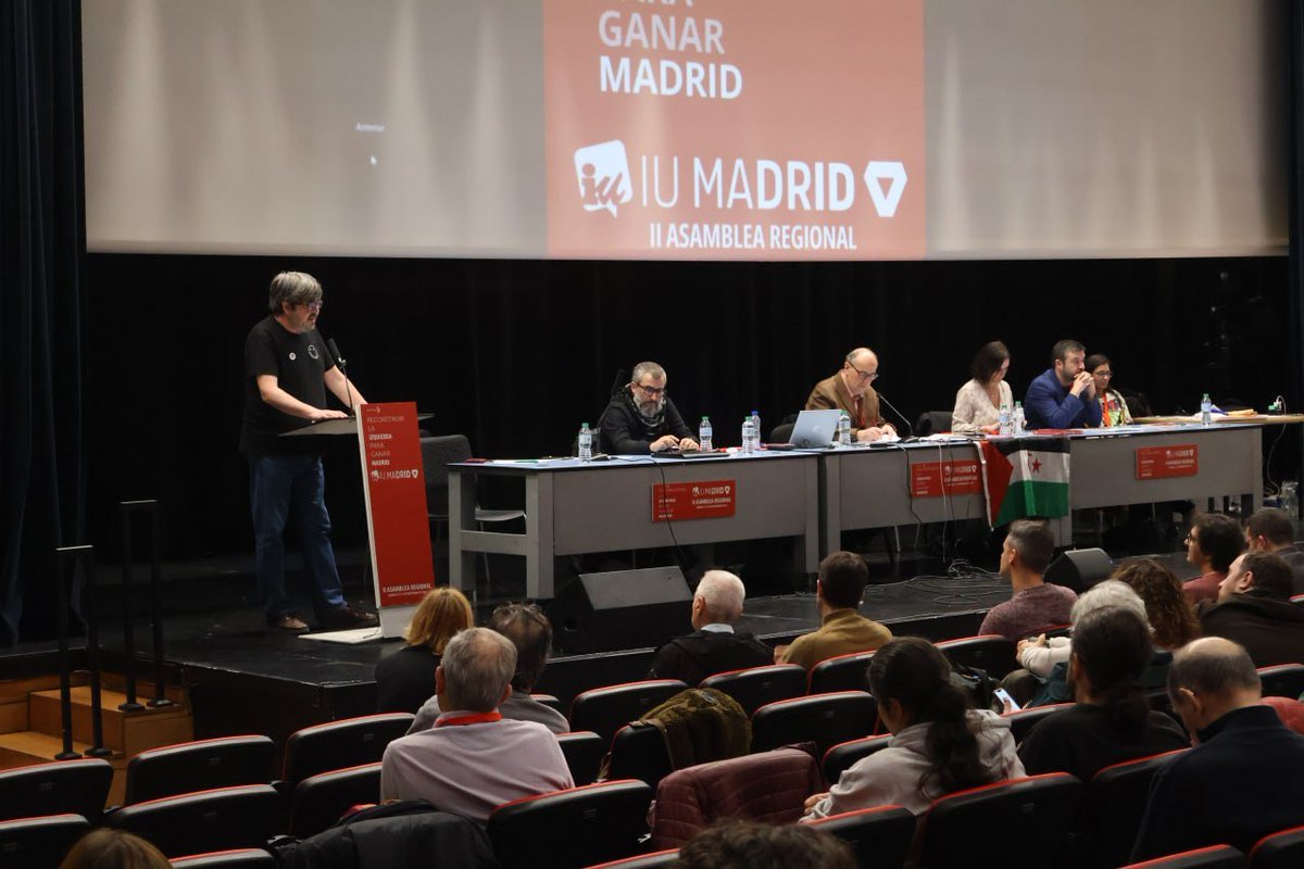 IU_Madrid's tweet image. Comienzan las intervenciones y saludos de las organizaciones políticas, sociales y sindicales en la #IIAsambleaIUMadrid.
(1)
