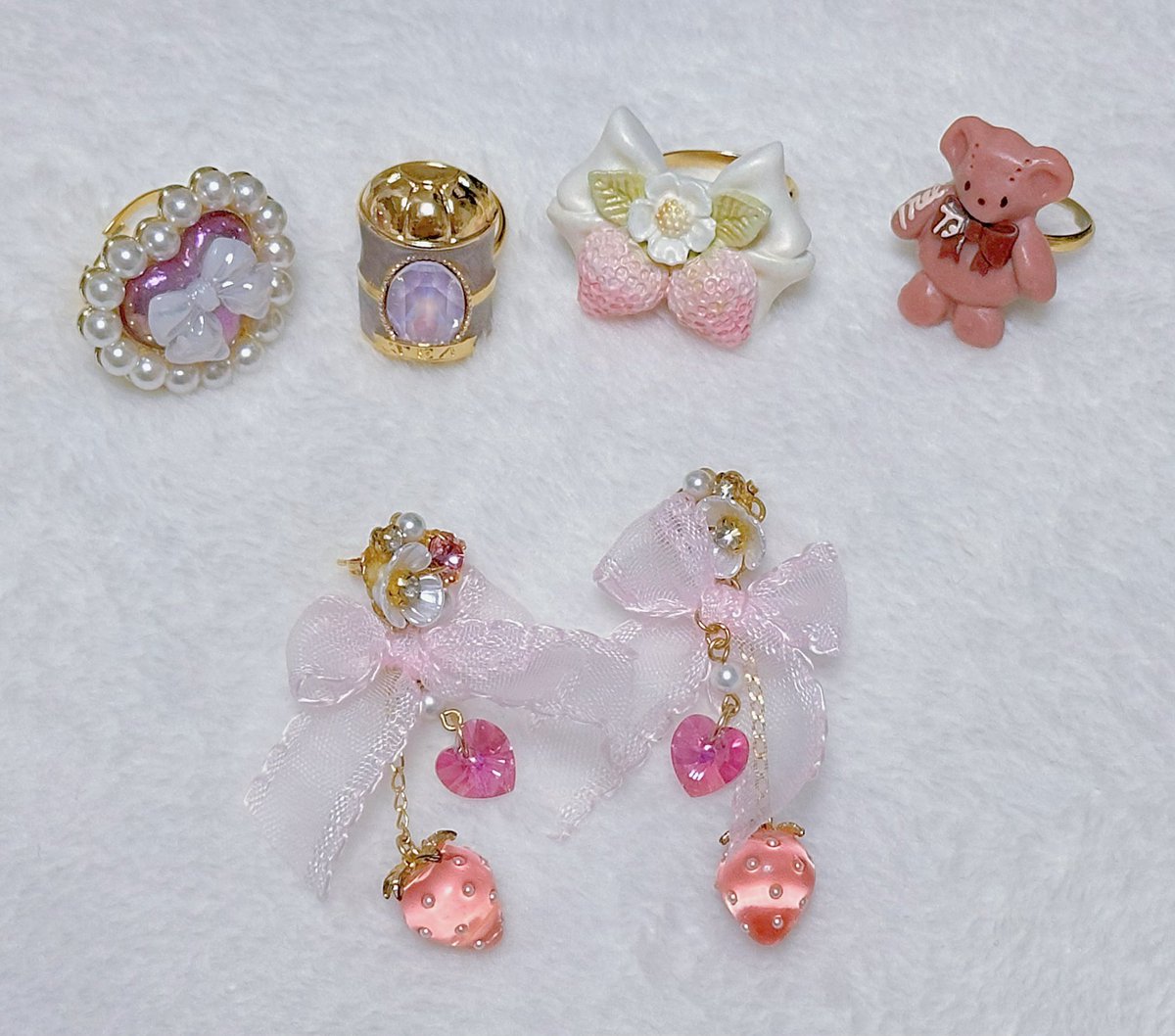 11/9のコーデ🎀
JSK、ブラウス、お袖とめ、ネックレス、靴下、靴→BABY
カチューシャ→<a href="/atelieruby/">Atelier Ruby ::▶︎2/8ロマアラ</a>
ピアス→<a href="/arivenalice/">アリヴェナリチェ♡</a>
リング→<a href="/Angely_handmade/">❤︎ 𝔸𝕟𝕘𝕖𝕝𝕪 ❤︎エンジェリー🤍12/2〜12/6池袋ルミネ1階</a> 、<a href="/Michael_Lisette/">Michael＆Lisette</a>、<a href="/mysticgarden0/">𝕄𝕪𝕤𝕥𝕚𝕔 𝕘𝕒𝕣𝕕𝕖𝕟🤍1/5-2/28 南アフリカにいます🇿🇦</a> 、<a href="/manastacian/">MERCI MEL メルシーメル　フェイクスイーツ</a>

先週✨ましぇりさん、miiちゃん主催の甘ロリお茶会に参加しました💓
#千夜コーデ記録