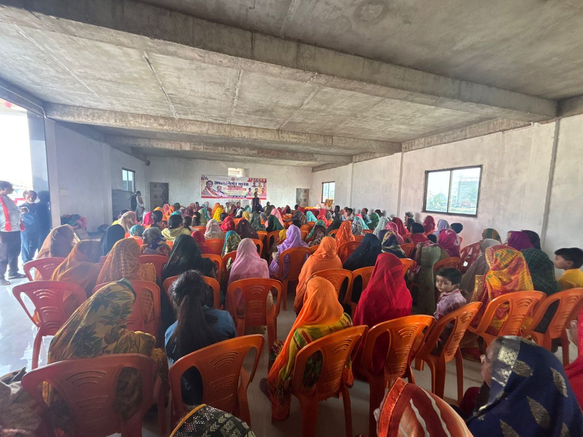 bjp4Mirzapur's tweet image. आज &quot;आत्मनिर्भर भारत संकल्प अभियान&quot; के तहत अदलहाट मंडल में महिला सम्मेलन में बतौर मुख्य वक्ता के रूप में क्षेत्रीय उपाध्यक्ष व जिला प्रभारी @SarojKu54362893 जी सम्मिलित हुई। 
#GharGharSwadeshi