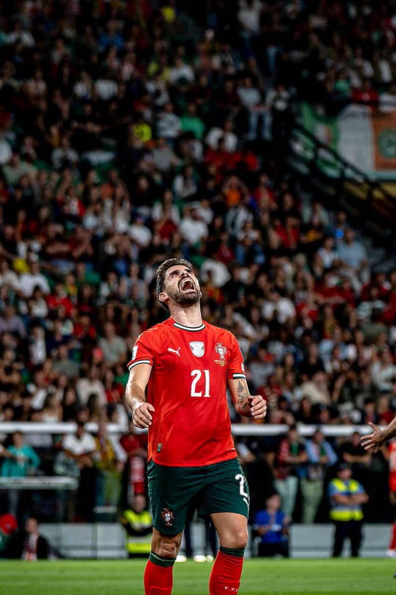 hilalstuff's tweet photo. 🚨🔴 — SofaScore &amp; A BOLA:

التشكيلة المتوقعة للبرتغال 🇵🇹 أمام أرمينيا 🇦🇲 تشهد تواجد روبن نيفيز على دكة البدلاء ❌😱 https://t.co/8FpQ4XjB6V