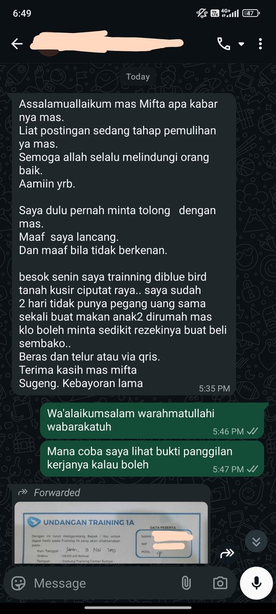 miftahrizaq_'s tweet photo. Ada orang datang pada saya, bukan untuk meminta tanpa usaha, tapi sambil menahan malu berkata, “Mas, saya butuh sedikit saja buat makan anak-anak.”

Untuk orang-orang seperti ini, saya akan selalu berusaha hadir. Saya percaya, selama seseorang masih mau bekerja dan menjemput rezekinya dengan terhormat, maka tugas kita adalah saling menguatkan.
