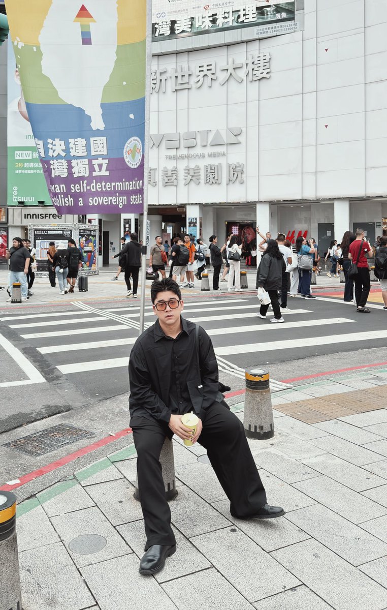 🚏🚶🚶‍♀️🚶‍♂️🏢