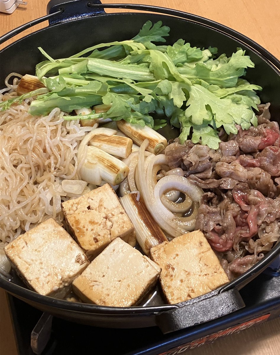 一日中ベランダの作業していたので夜は簡単にすき焼き 先日、近所の