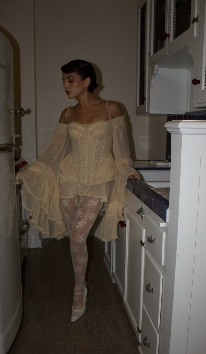 ControlAgent19's tweet image. #SeductiveSundayᅠᅠᅠᅠᅠ 

There is no uniform for a spy.