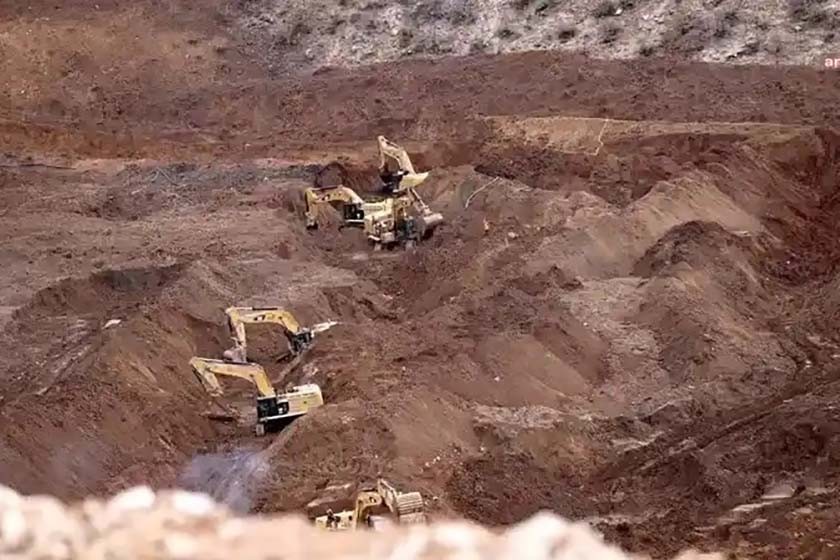 🚨İliç maden ocağı tekrar faaliyete geçiriliyor!

9 işçinin katledildiği maden ocağı halkın suyunu zehirliyor.

Madende kampüste sermaye geçit yok!