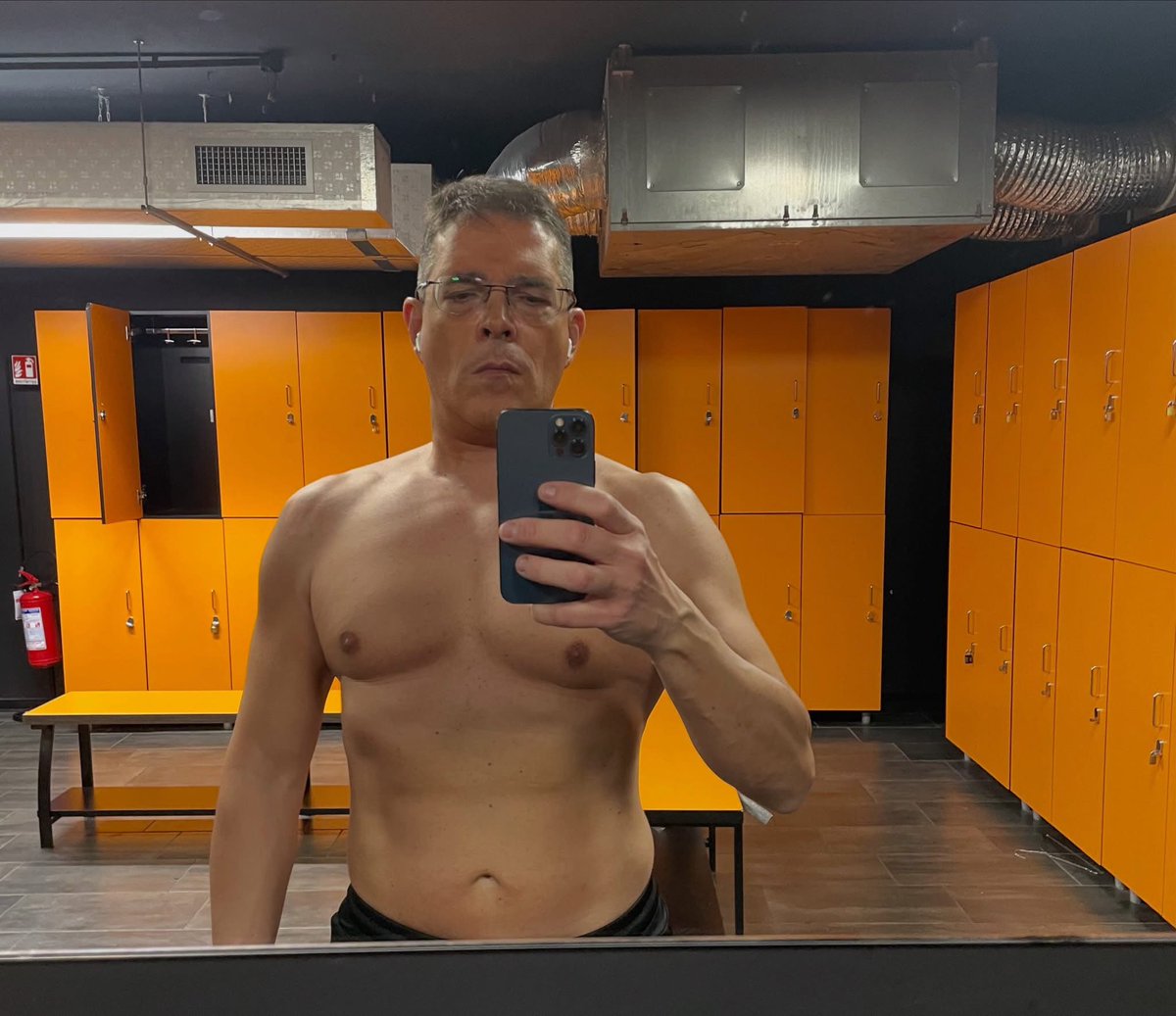 BlobRai3's tweet image. YES, I, &quot;KEN&quot;!?
&quot;&quot;Mi piace l&apos;odore del napalm...la domenica mattina alle 7&quot;?! (semicit.).
(&quot;Domenica ore 7. Piccolo allenamento fatto anche oggi. Coscienza a posto&quot;. Daniele Capezzone, X, 16 novembre).
Alle 20 #blobredux, riassunto della settimana...