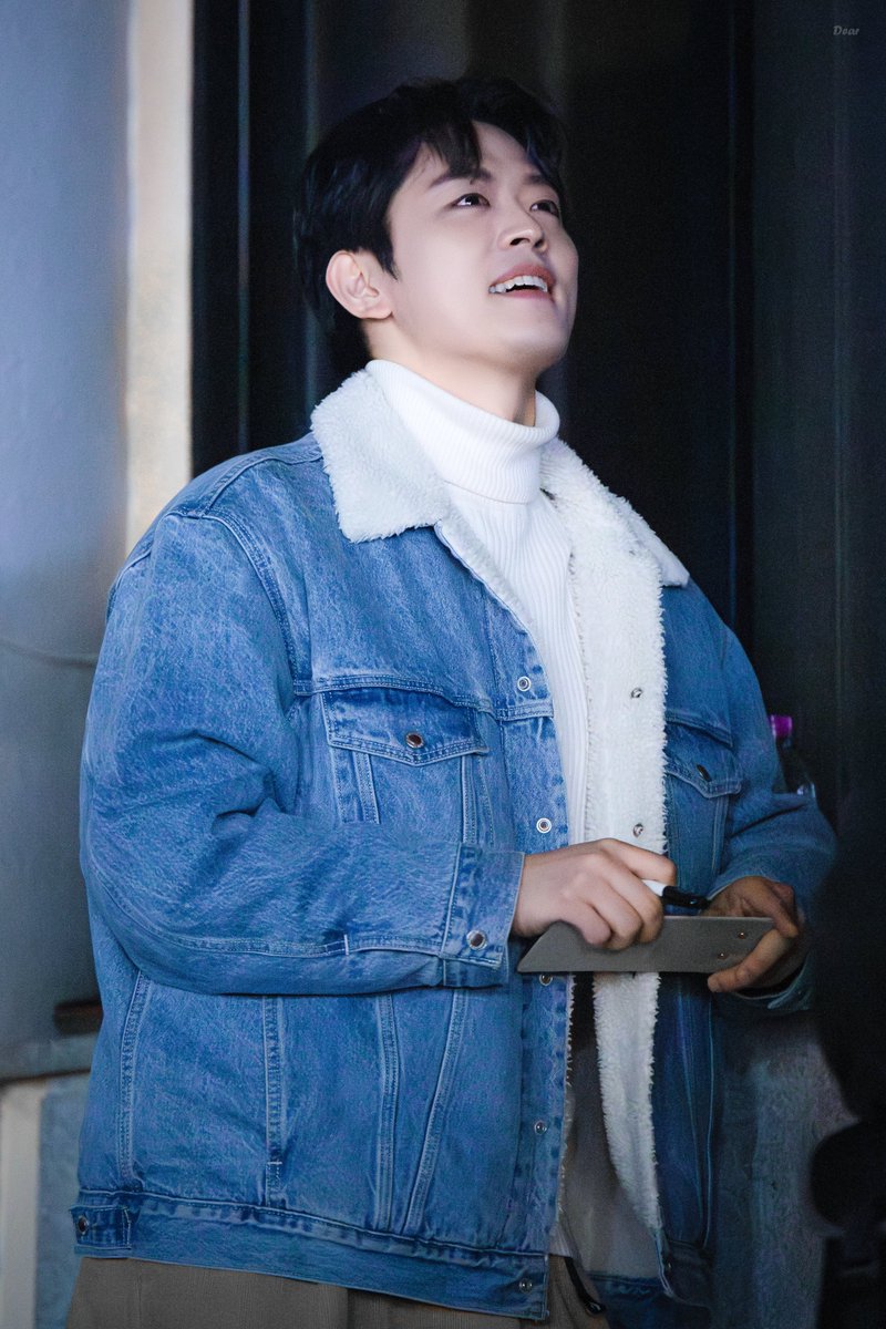 Dear_pic's tweet image. 251115 &amp;lt;데카브리&amp;gt; 퇴근길
변희상 

• ◡ •