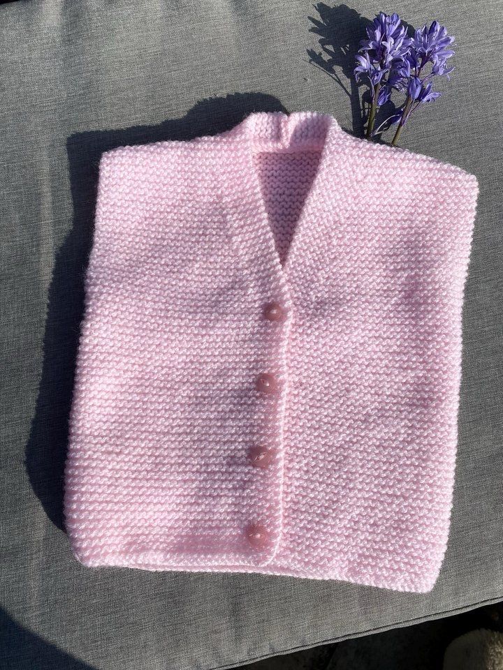 Tanyawarren's tweet image. Pretty little hand knit waistcoat/gilet to fit 3-6 months.  Ready to wear and available to dispatch.  This is so sweet and would look lovely over a dress or t shirt on a cooler day 💕

bitzas.etsy.com/listing/429929…

#MHHSBD #firsttmaster #UKMakers #craftbizparty