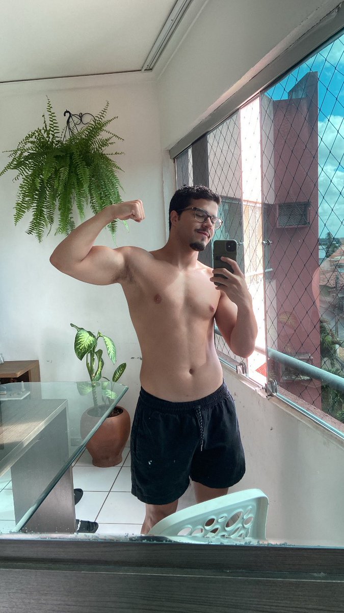 boyILT's tweet image. bom dia dps de comer 3 pedação de brownie ontem