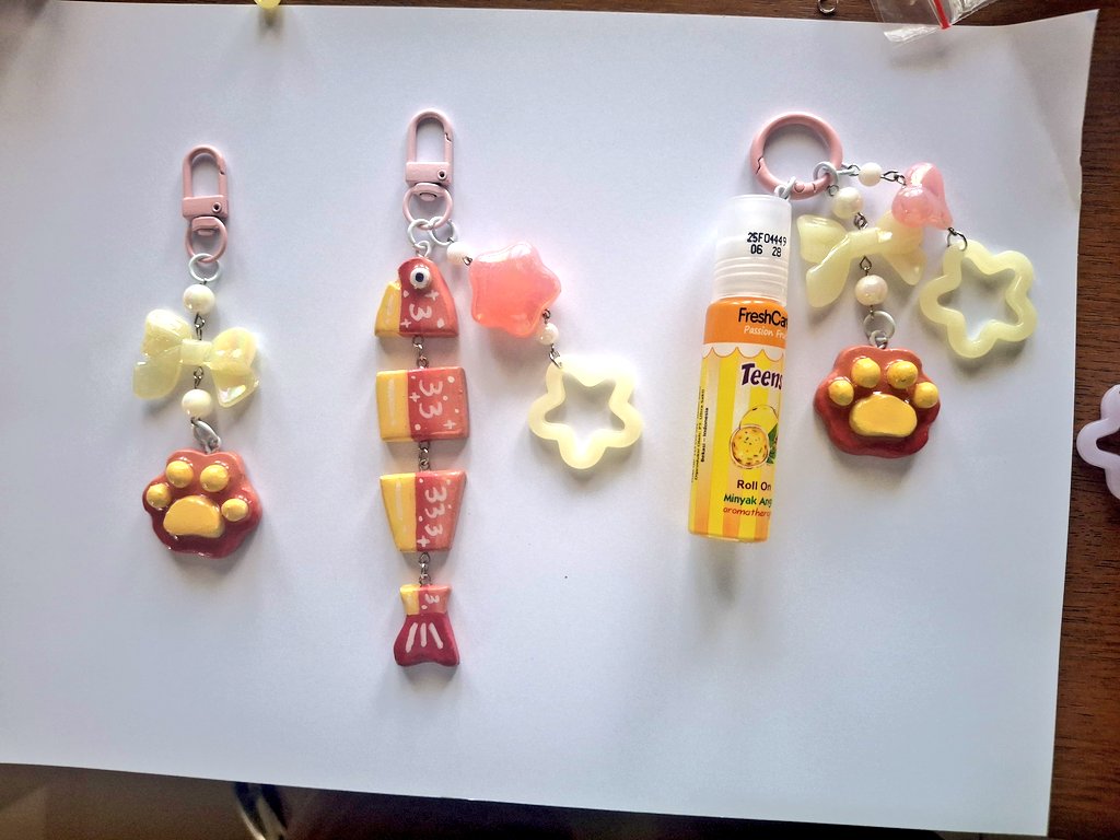 lulabyee_'s tweet photo. some comifuro preparation footage, sumpah mepet abisss, baru jadi h-2 cf dan gak sempet foto bagus dengan pencahayaan matahari yang bagus💔 not even sempet bikin katalog ots hikss🥲 https://t.co/jYRZJLA4oL